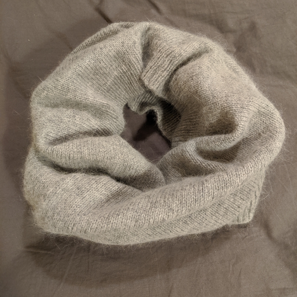 ❌ SOLD H&M Infinite Circle Scarf
